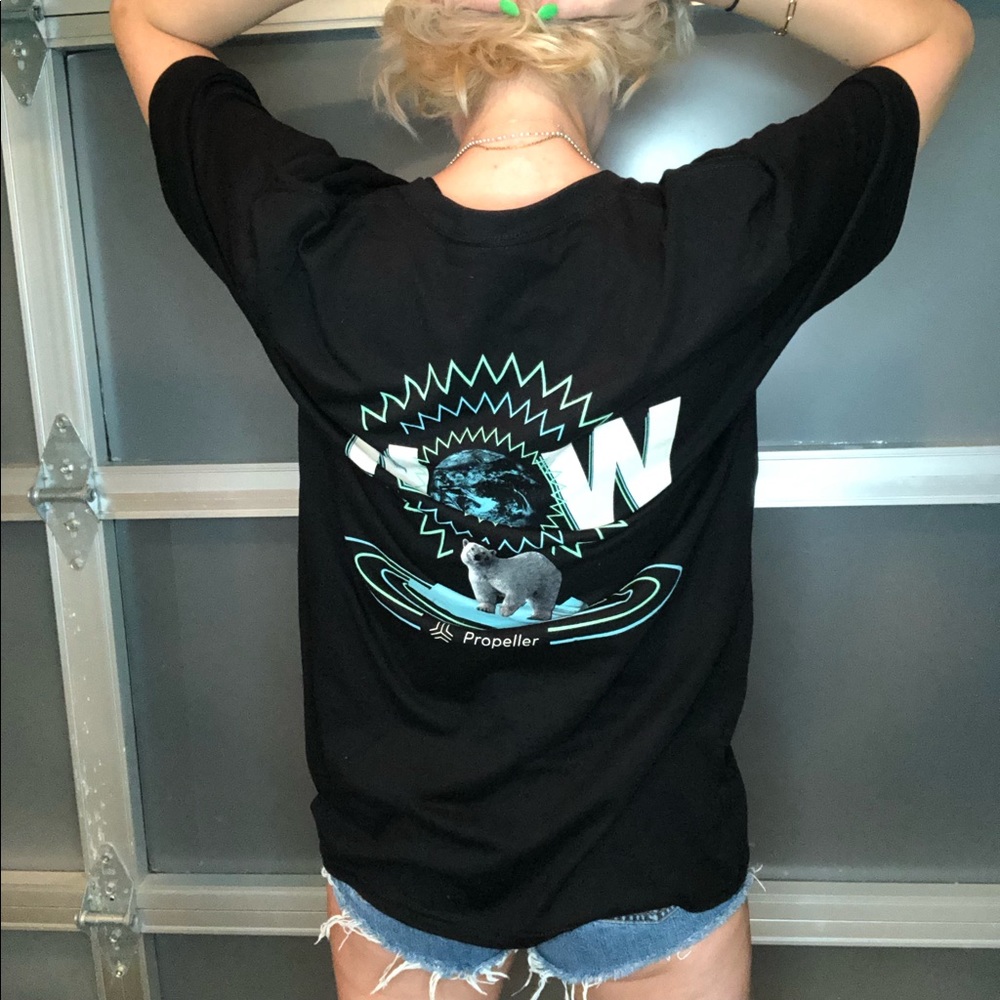 NWOT Polar Bear NOW Propeller T-Shirt